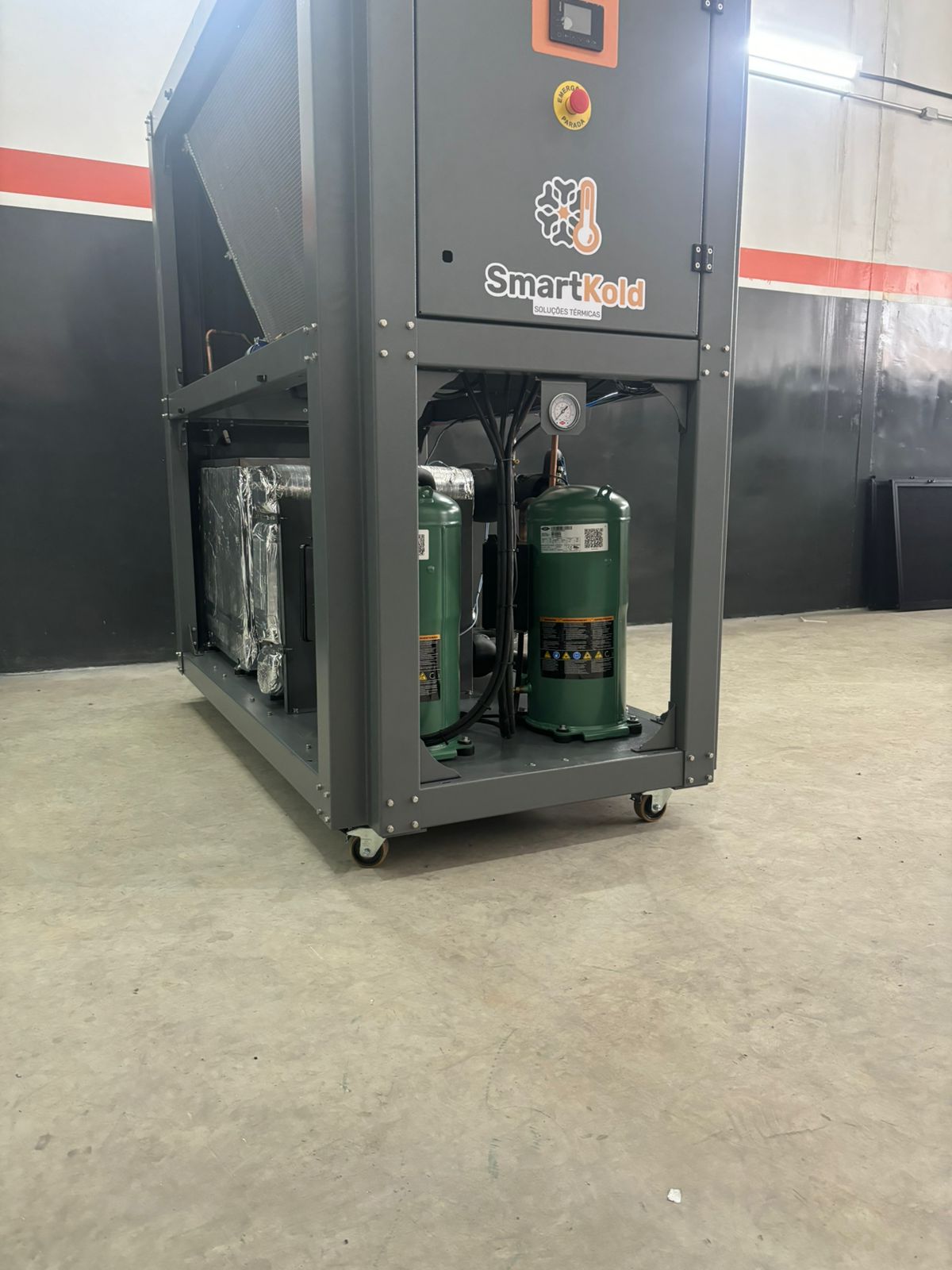 Detalhe interno dos compressores do chiller Smartkold