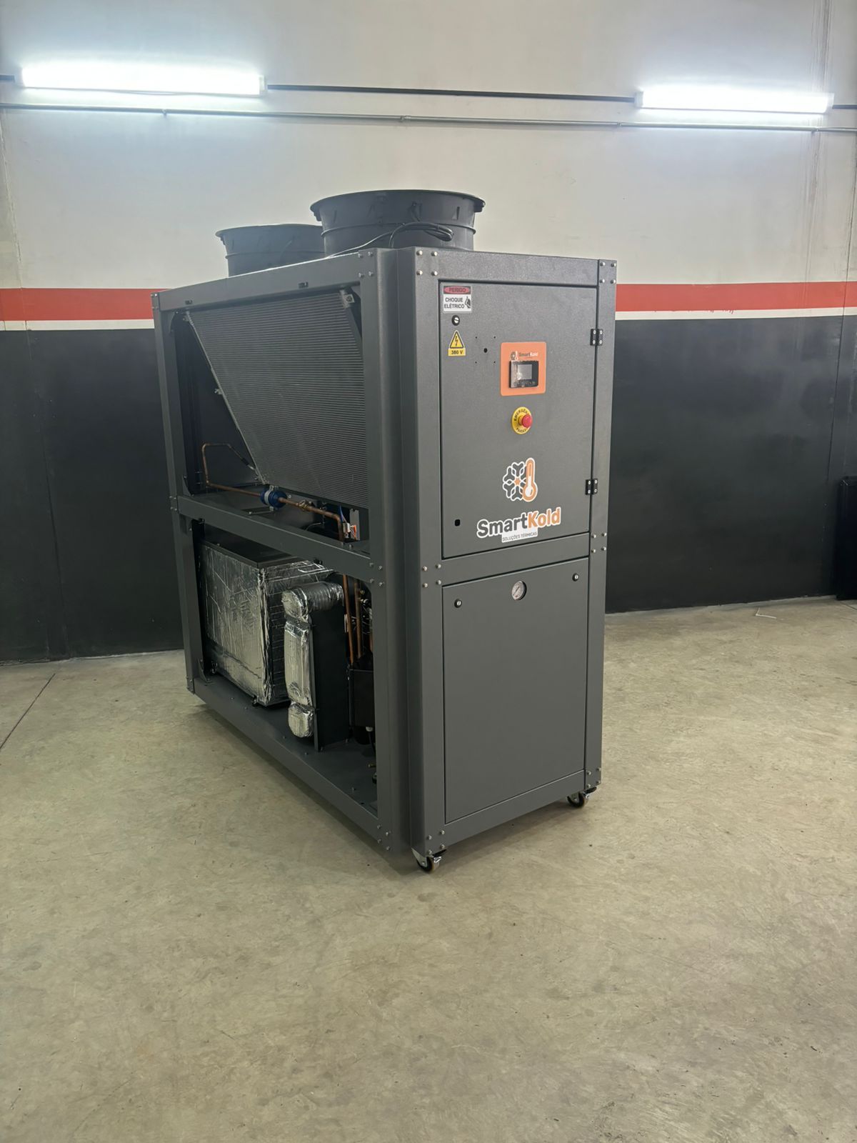 Chiller industrial Smartkold com painel de controle
